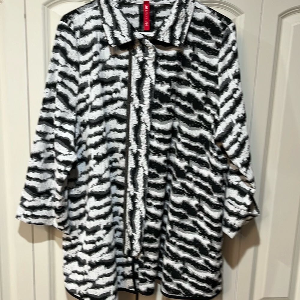 IC Collection black/white zebra print jacket size XL